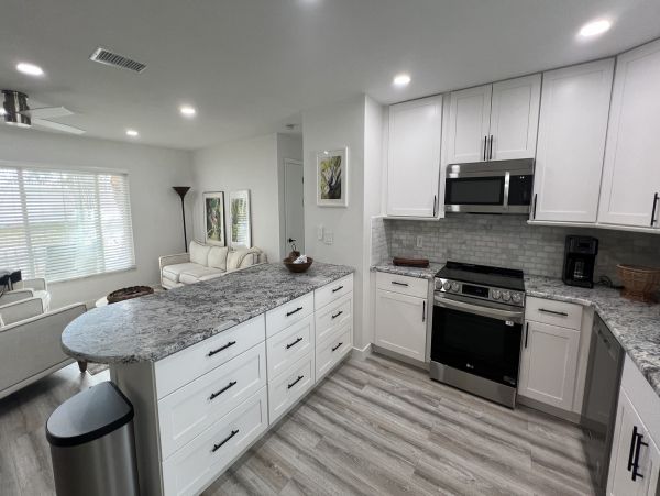 Beautiful Single-Level Home with Patio in Bradenton