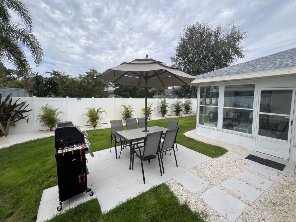 Beautiful Single-Level Home with Patio in Bradenton
