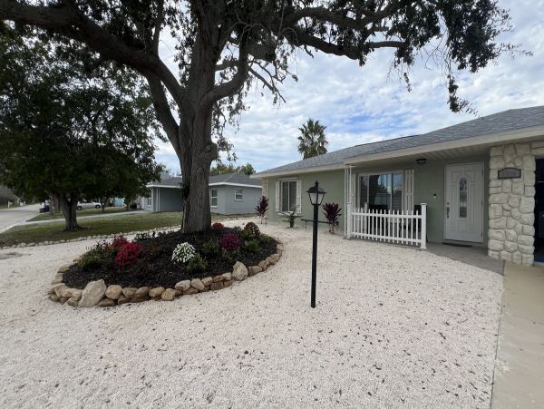 Beautiful Single-Level Home with Patio in Bradenton