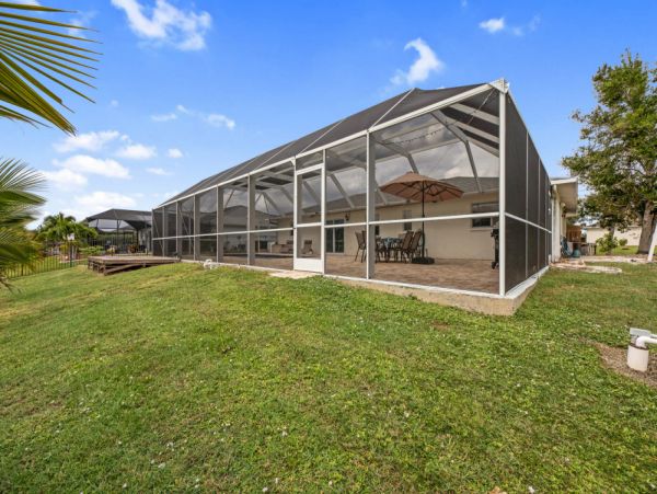 Cape Coral Vacation Home Three Bedroom
