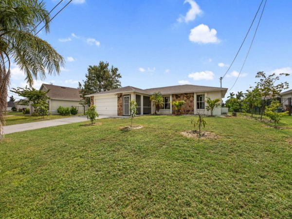Cape Coral Vacation Home Three Bedroom