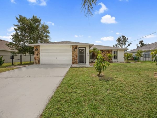 Cape Coral Vacation Home Three Bedroom