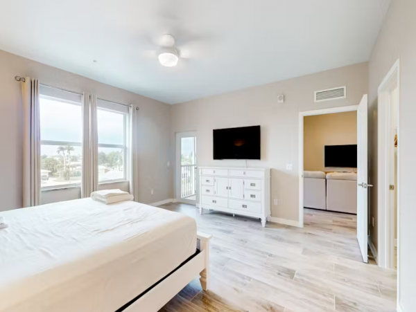 Single Level Condo with 2 Bedroom, Shared Pool in Cape Coral