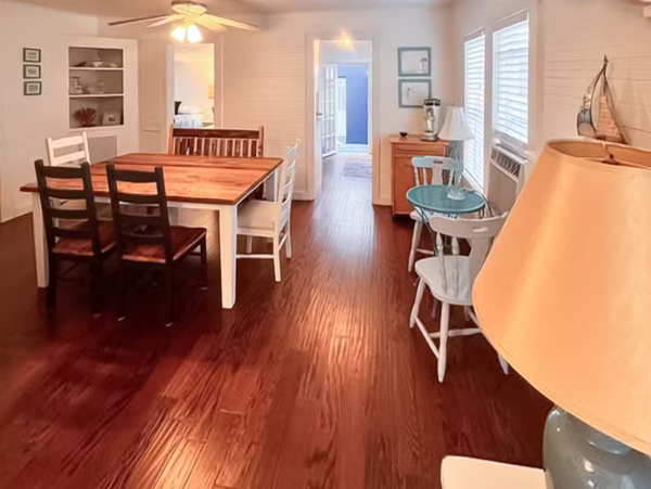 Bradenton Cottage with 2 Bedroom Near Beach