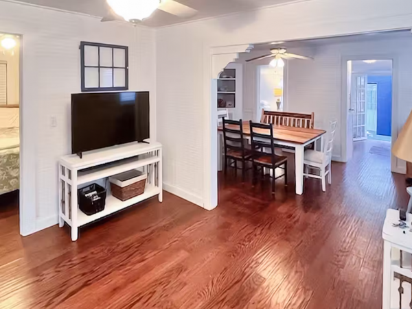 Bradenton Cottage with 2 Bedroom Near Beach
