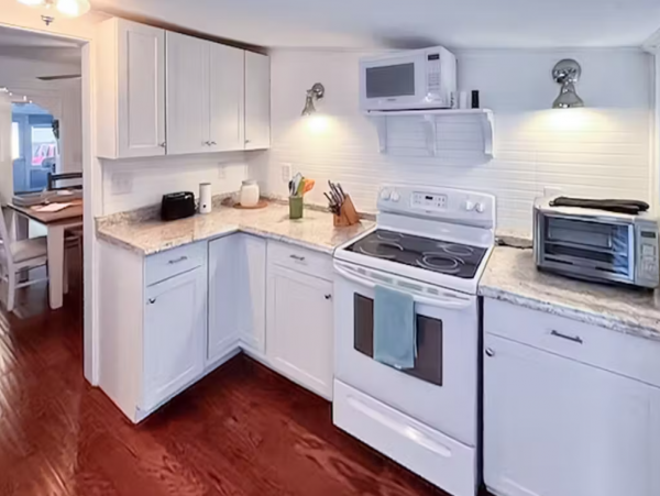 Bradenton Cottage with 2 Bedroom Near Beach