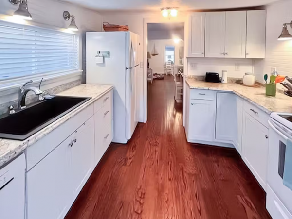 Bradenton Cottage with 2 Bedroom Near Beach