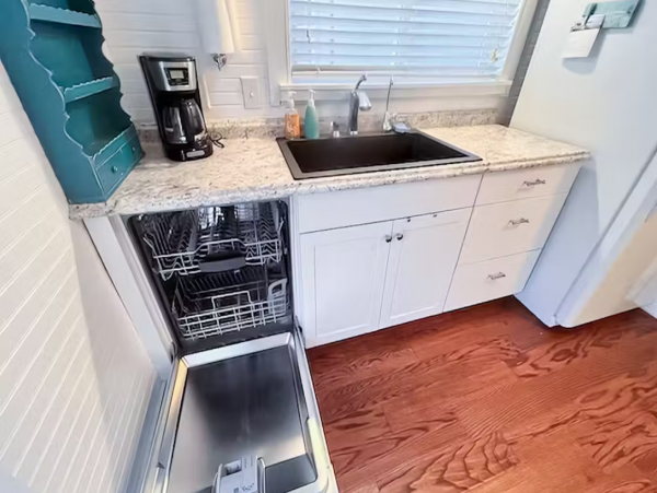 Bradenton Cottage with 2 Bedroom Near Beach