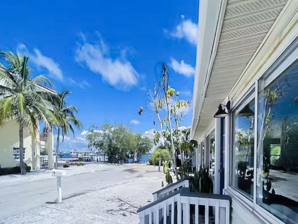 Bradenton Cottage with 2 Bedroom Near Beach