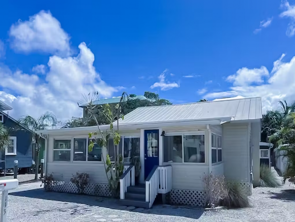 Bradenton Cottage with 2 Bedroom Near Beach