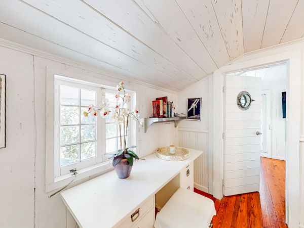 Siesta Key Canal-Front Vacation Home with 2 Bedrooms