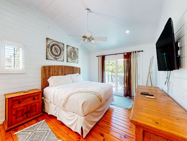 Siesta Key Canal-Front Vacation Home with 2 Bedrooms