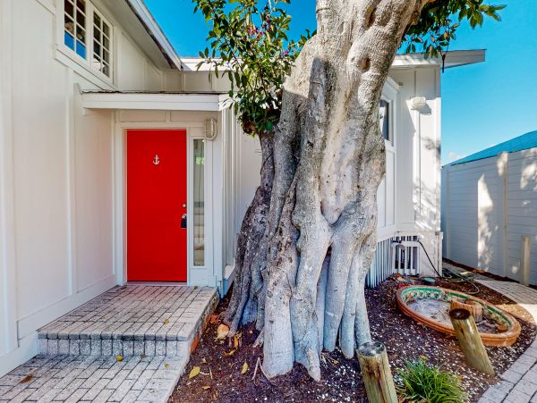 Siesta Key Canal-Front Vacation Home with 2 Bedrooms