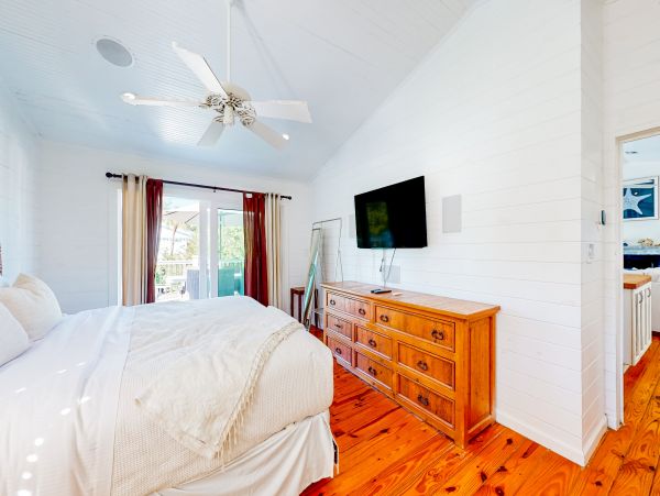 Siesta Key Canal-Front Vacation Home with 2 Bedrooms