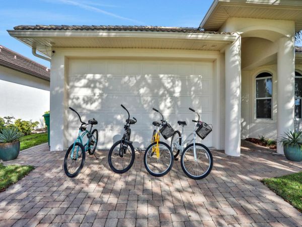 Beautiful Naples 3 Bedroom Home with Private Pool