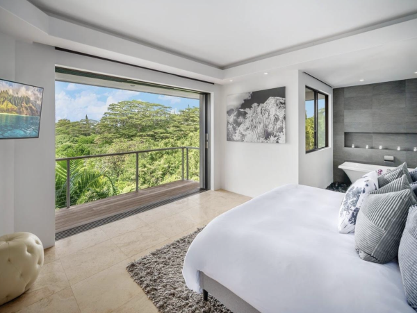 Luxury Awaits Villa in Princeville