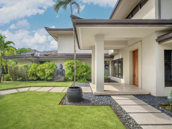 Luxury Awaits Villa in Princeville