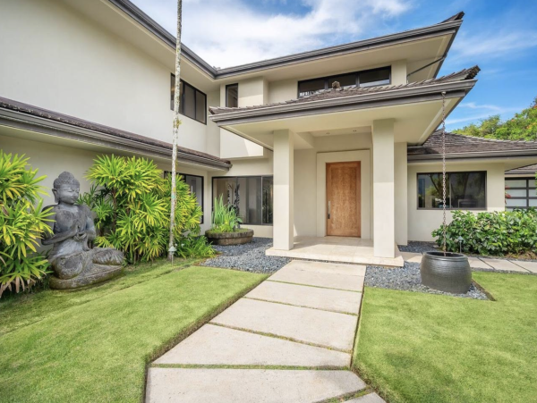 Luxury Awaits Villa in Princeville