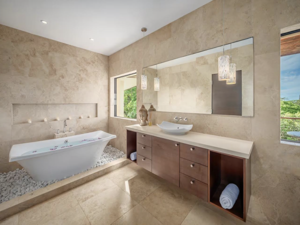 Luxury Awaits Villa in Princeville