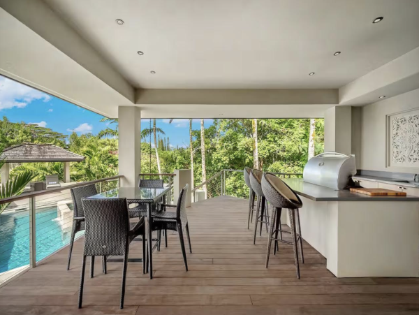 Luxury Awaits Villa in Princeville