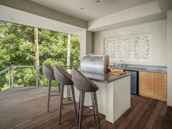 Luxury Awaits Villa in Princeville