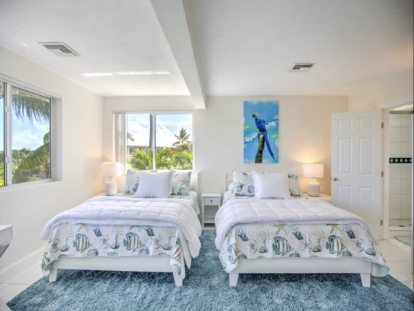 Long Key Luxury Vacation Villa Beachfront!