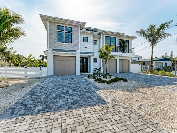 Beautiful Vacation Pool Home in Holmes Beach It Have it All!