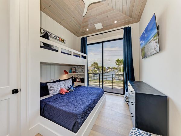 Beautiful Vacation Pool Home in Holmes Beach It Have it All!
