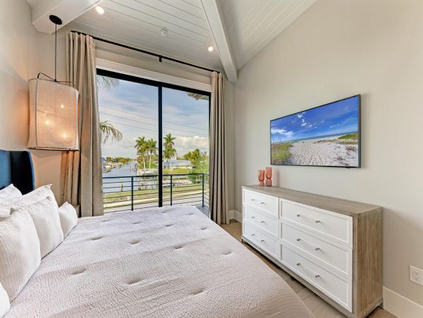 Beautiful Vacation Pool Home in Holmes Beach It Have it All!