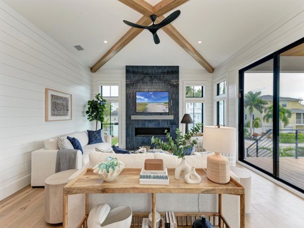 Beautiful Vacation Pool Home in Holmes Beach It Have it All!
