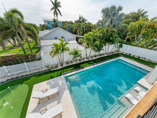 Beautiful Vacation Pool Home in Holmes Beach It Have it All!