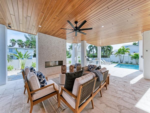 Beautiful Vacation Pool Home in Holmes Beach It Have it All!
