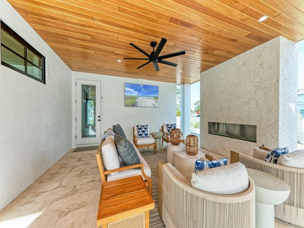 Beautiful Vacation Pool Home in Holmes Beach It Have it All!
