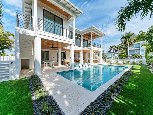 Beautiful Vacation Pool Home in Holmes Beach It Have it All!