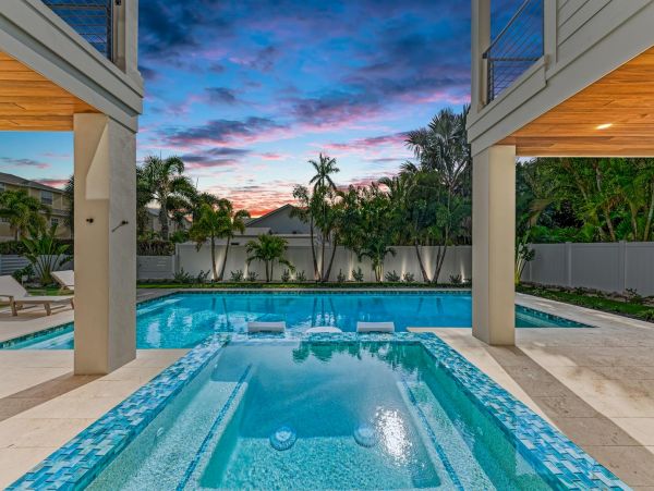 Beautiful Vacation Pool Home in Holmes Beach It Have it All!