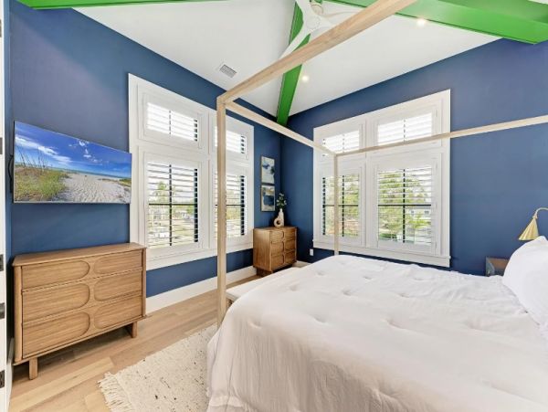 Beautiful Vacation Pool Home in Holmes Beach It Have it All!