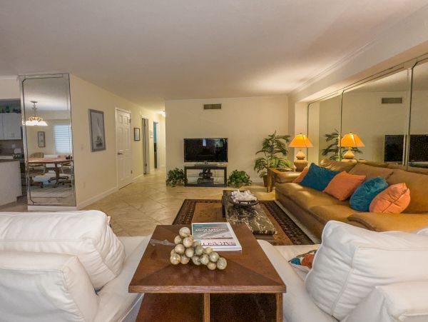 Lovely Siesta Key 2 Bedroom Condo with Ocean Views