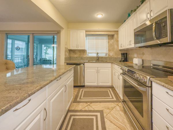 Lovely Siesta Key 2 Bedroom Condo with Ocean Views