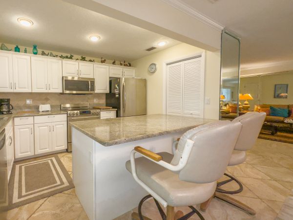 Lovely Siesta Key 2 Bedroom Condo with Ocean Views