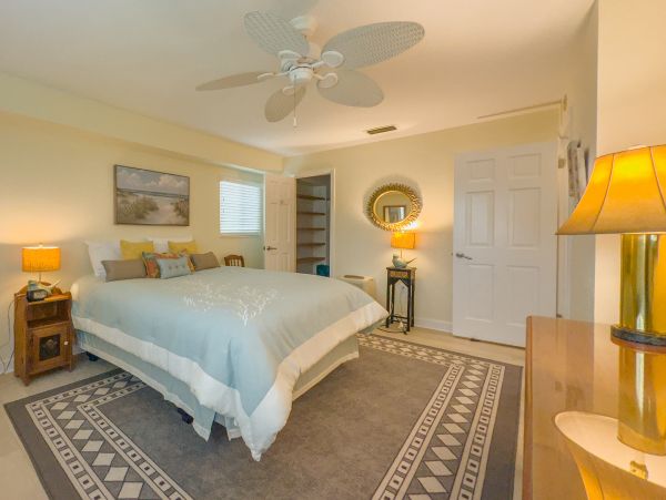 Lovely Siesta Key 2 Bedroom Condo with Ocean Views