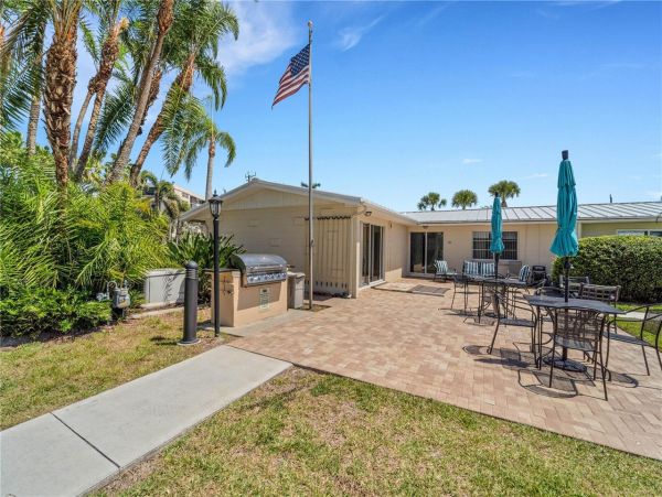 Lovely Siesta Key 2 Bedroom Condo with Ocean Views