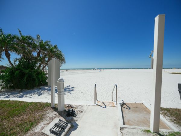 Lovely Siesta Key 2 Bedroom Condo with Ocean Views