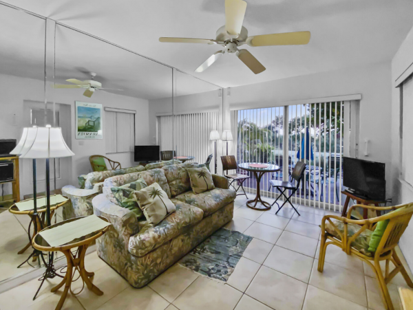 Lovely Siesta Key Condo Steps from the Beach