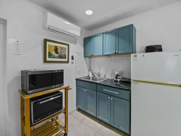 Lovely Siesta Key Condo Steps from the Beach