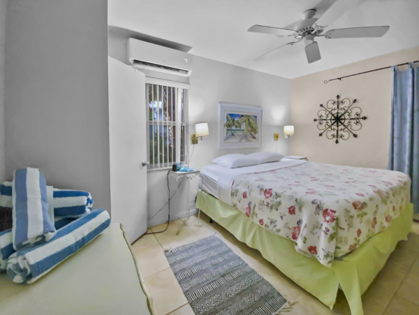 Lovely Siesta Key Condo Steps from the Beach