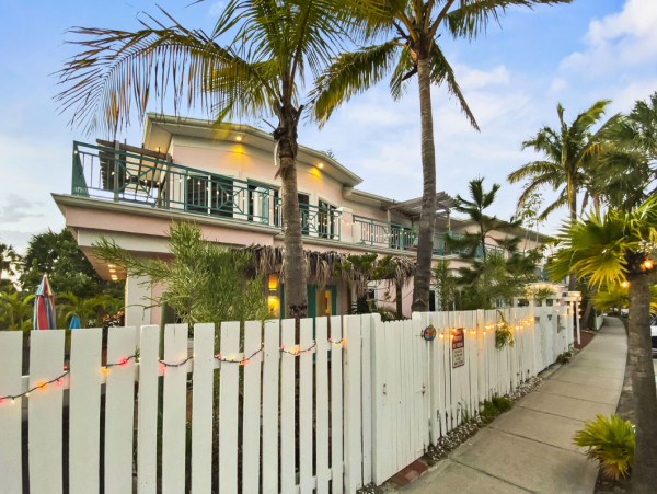 Lovely Siesta Key Condo Steps from the Beach