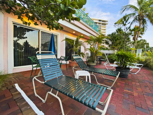 Lovely Siesta Key Condo Steps from the Beach