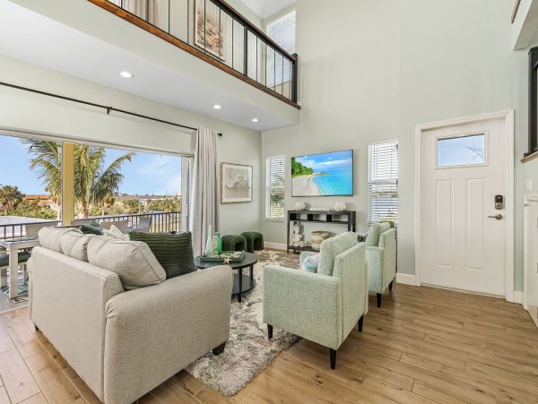Fort Myers Canal Front Vacation Home with 3 Bedrooms
