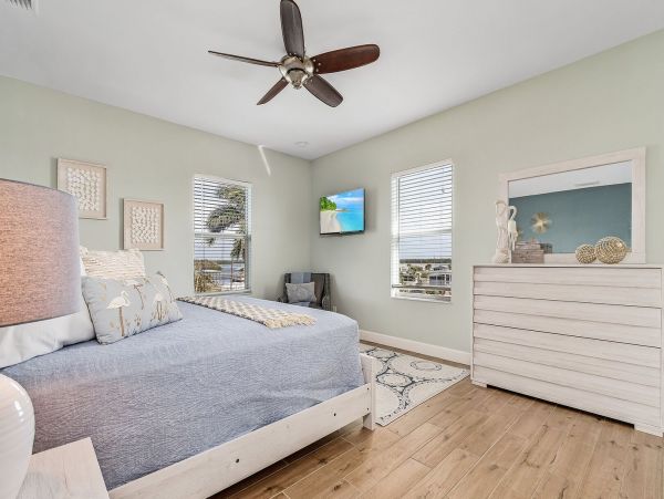 Fort Myers Canal Front Vacation Home with 3 Bedrooms