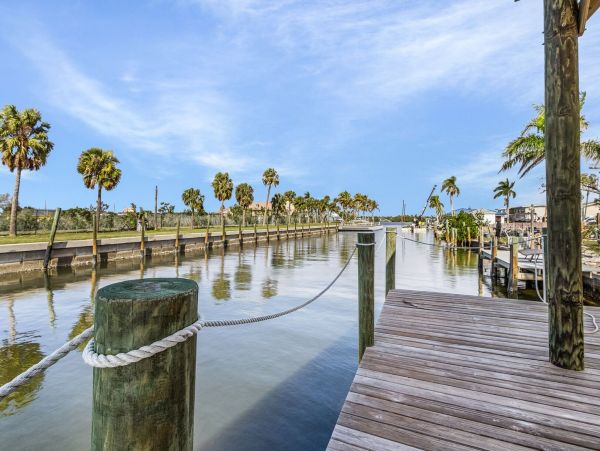 Fort Myers Canal Front Vacation Home with 3 Bedrooms